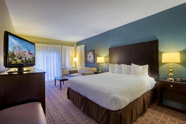 La Cuesta Inn Main image